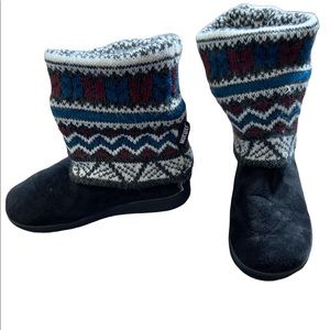 Muk Luks Fleece Lined Knit Slippers Size S 5 to 6